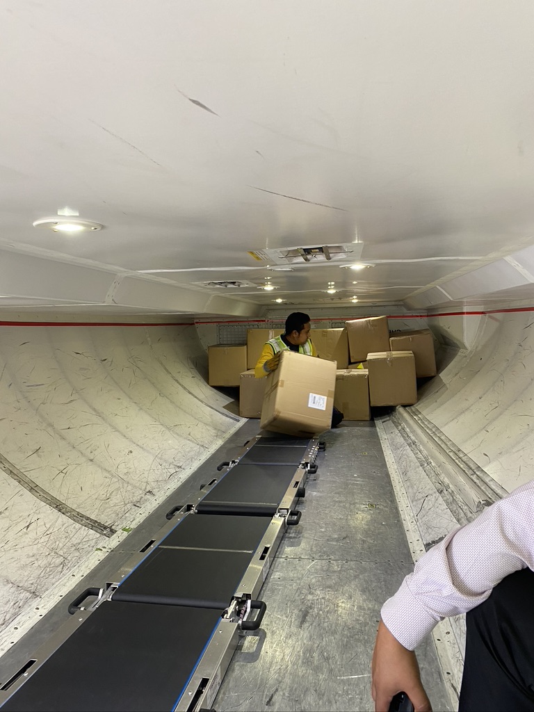 TISABAS™ compact motorized folding conveyor system