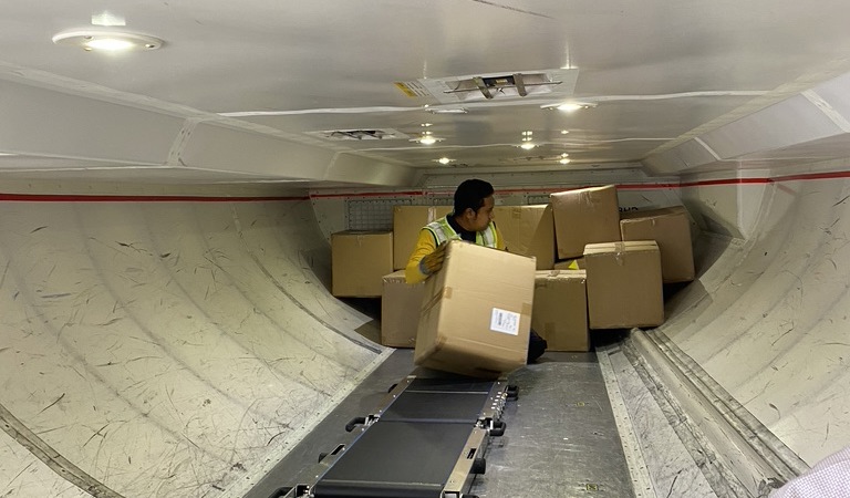 TISABAS™ compact motorized folding conveyor system