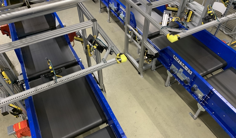Airport baggage tracking system